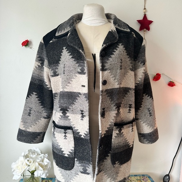 Women's Men’s Aztec Tribal Alpaca Wool Black and Gray Patterned Coat M L XL - Picture 10 of 13
